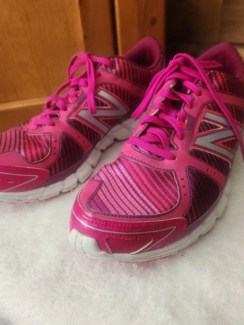 New Balance 750 V1 Running Shoe-walking- Athletic Shoe Womens Sz 9